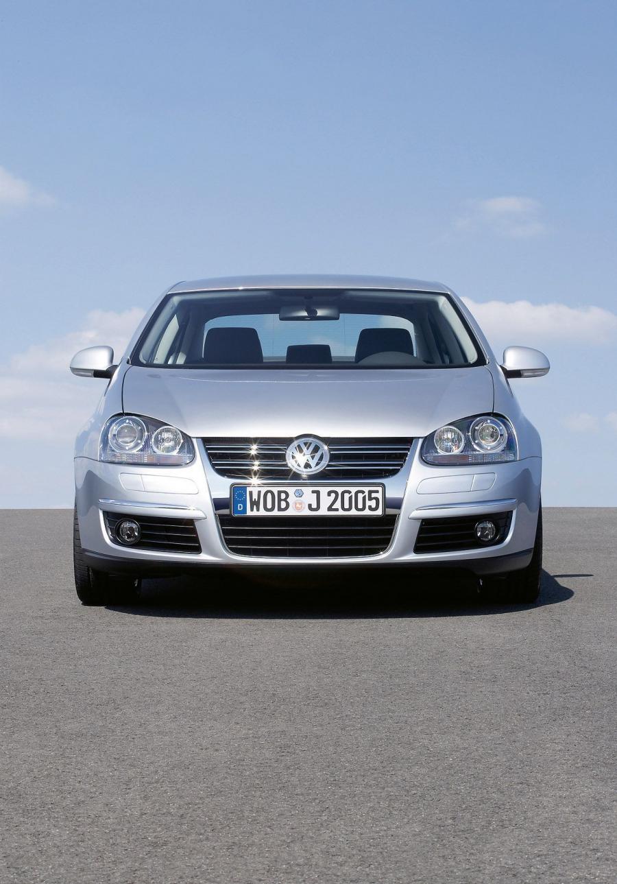  Volkswagen Jetta 2005 года  (фото 2 из 131)